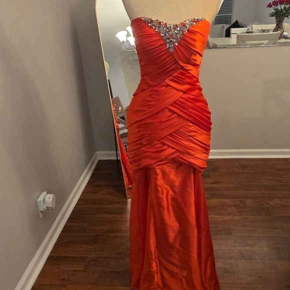 Elegant Orange Evening Gown - Picture 4 of 4